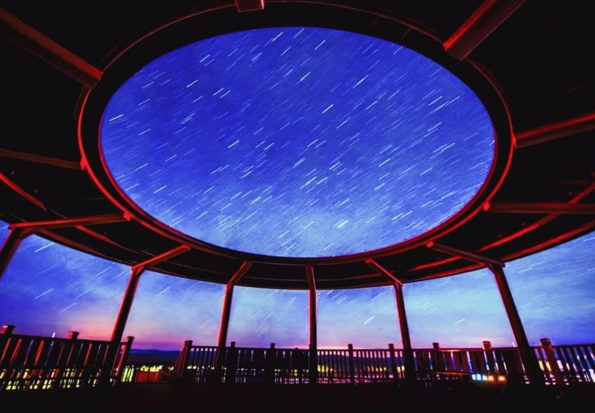在伯斯特君澜度假酒店的草原星空下放肆“嗨”起来