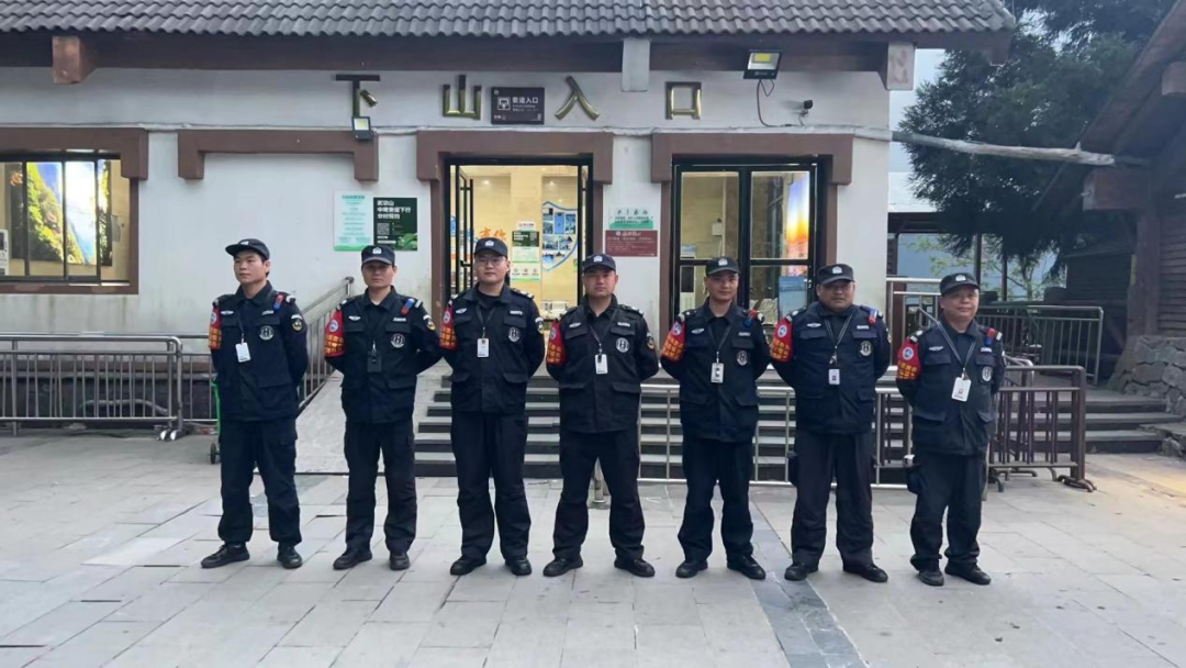 暑期战高温 | 萍乡武功山景区一线工作者用汗水书写服务“烤”卷