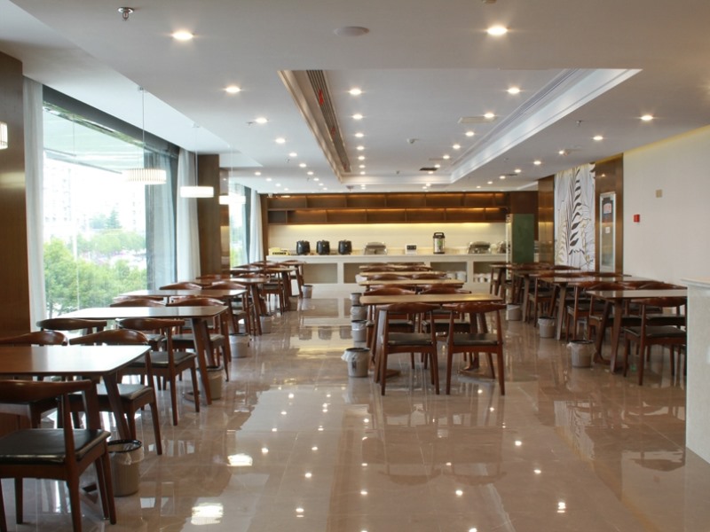 格美酒店，体验小城明珠之光   