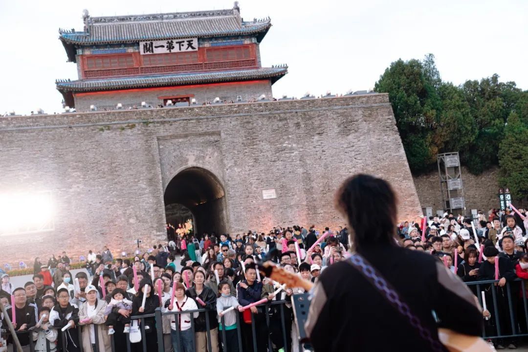 山海关景区青春正当时，旅行路上的青春色彩！