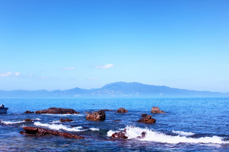 摄图网_500597776_深圳大鹏蓝色的海景（企业商用）.jpg