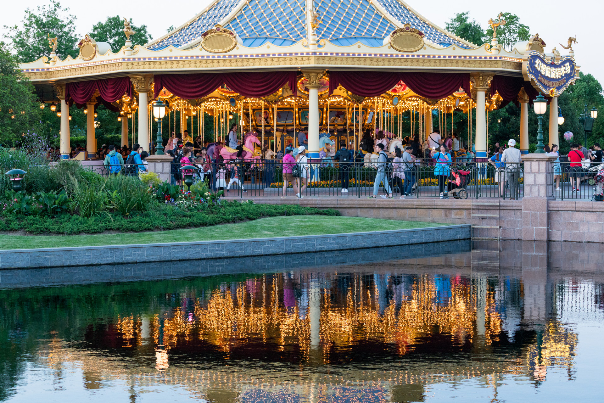 上海迪士尼暑期门票“狂飙”至719元