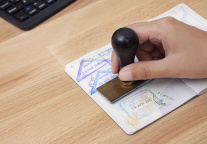 2023年全国出入境人员超4.24亿人次 同比上升266.5%