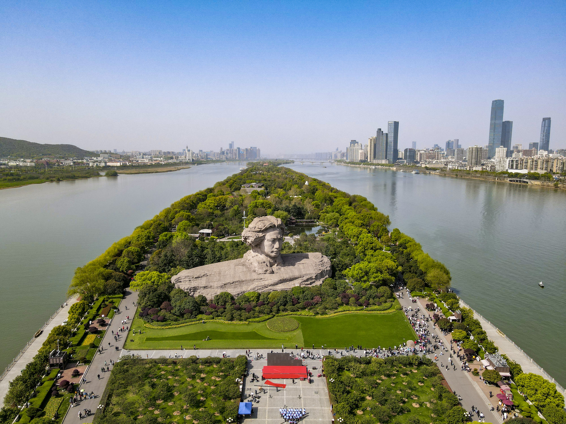 橘子洲景区提质改造，预计明年2月底完成，施工期间景区正常开放