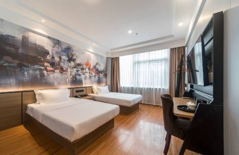 锐思特酒店济南经四路万达广场店：探秘老济南，邂逅时光之旅