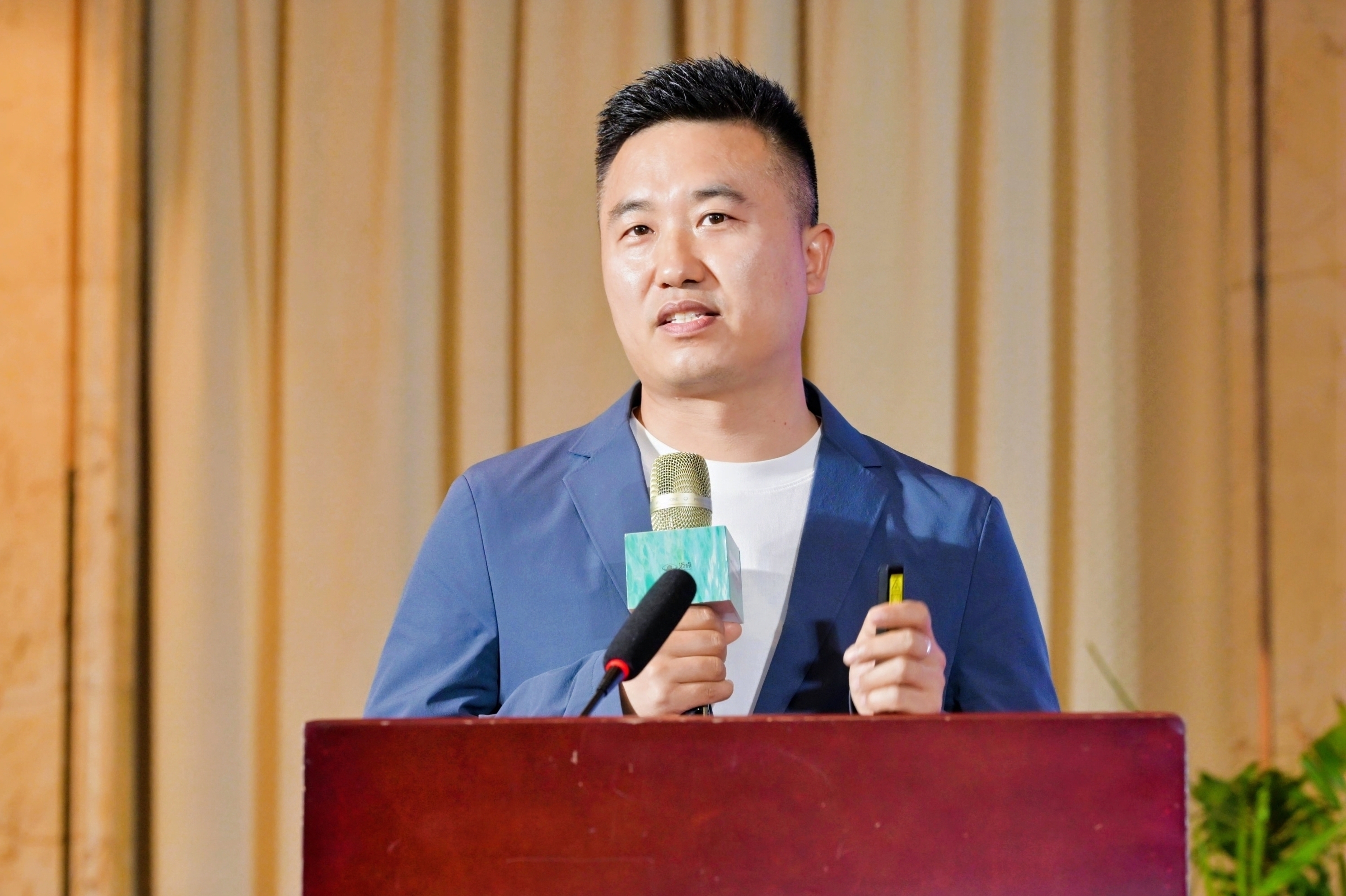 阿迪纳兰王宪云.jpg