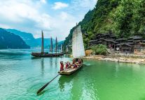 三峡人家景区，一家三口出游好去处！