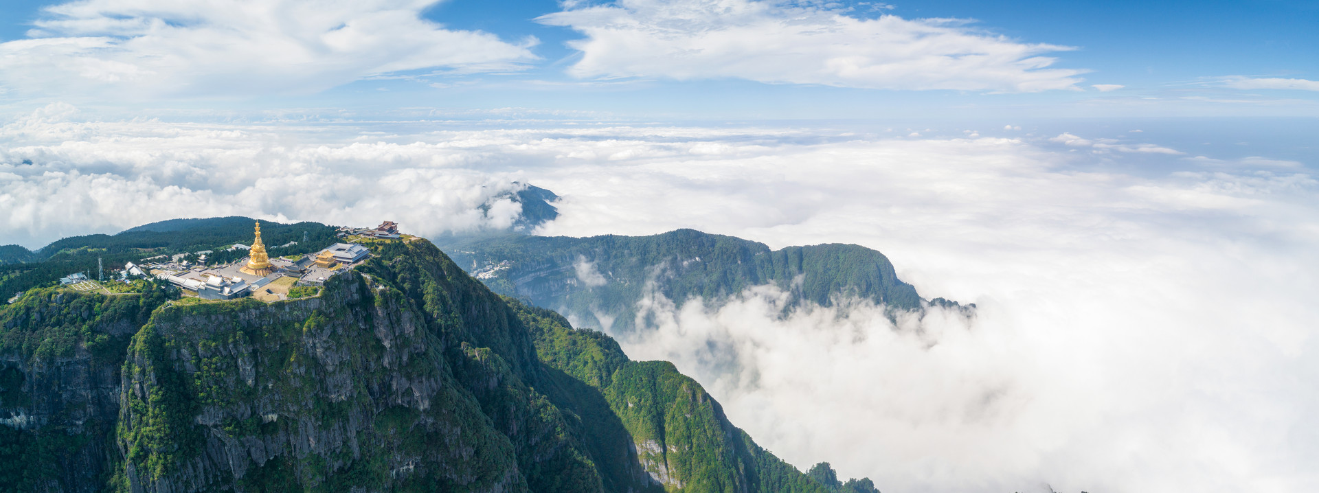 峨眉山A：上半年景区接待游客224.11万人次，营业收入约5.08亿元