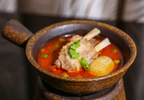 上海万达瑞华酒店上新“寻味苗疆解密酸汤”主题菜