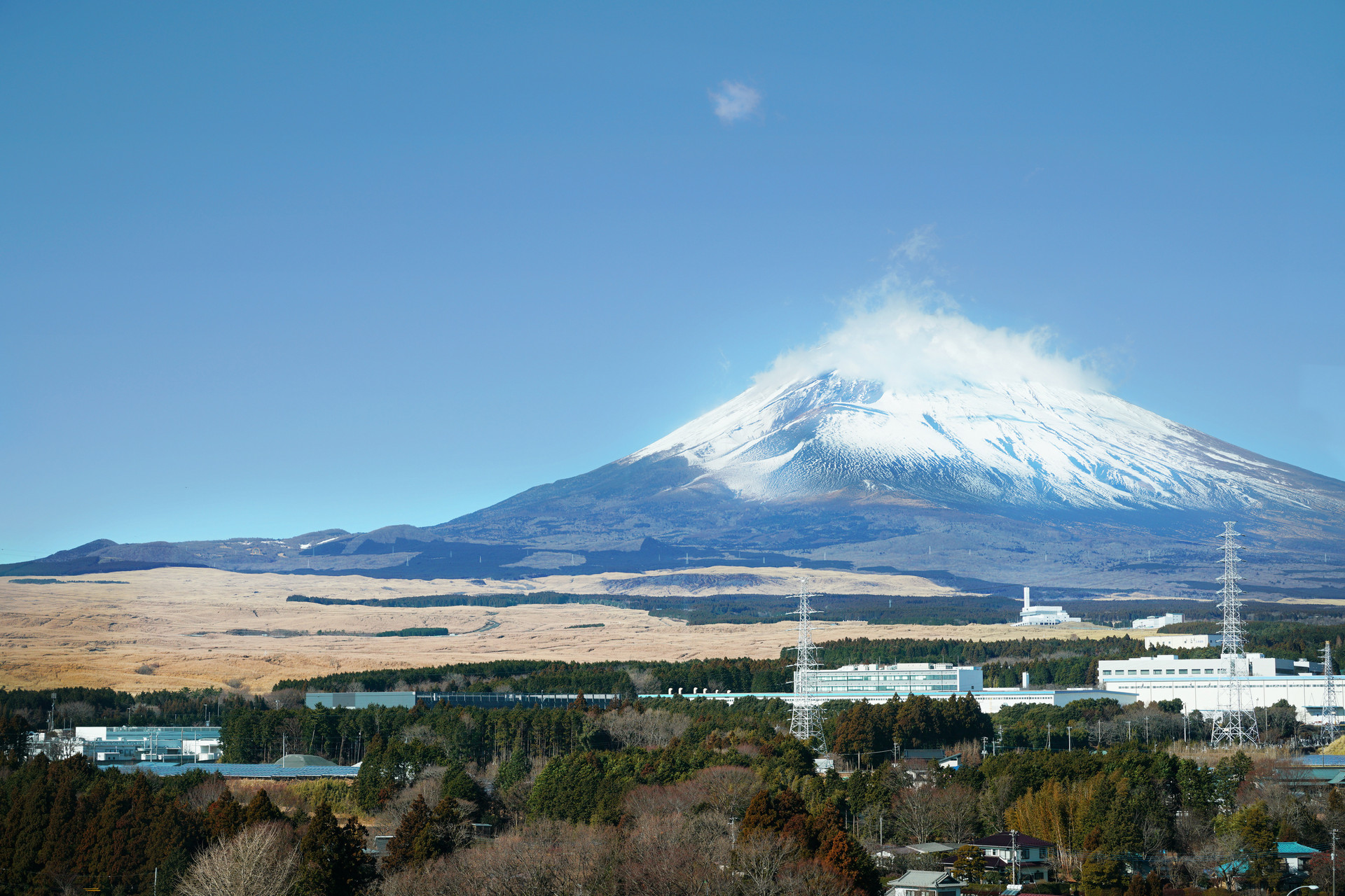 日本富士山登山季首次收费并限流
