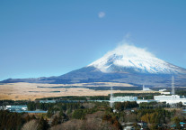 日本富士山登山季首次收费并限流
