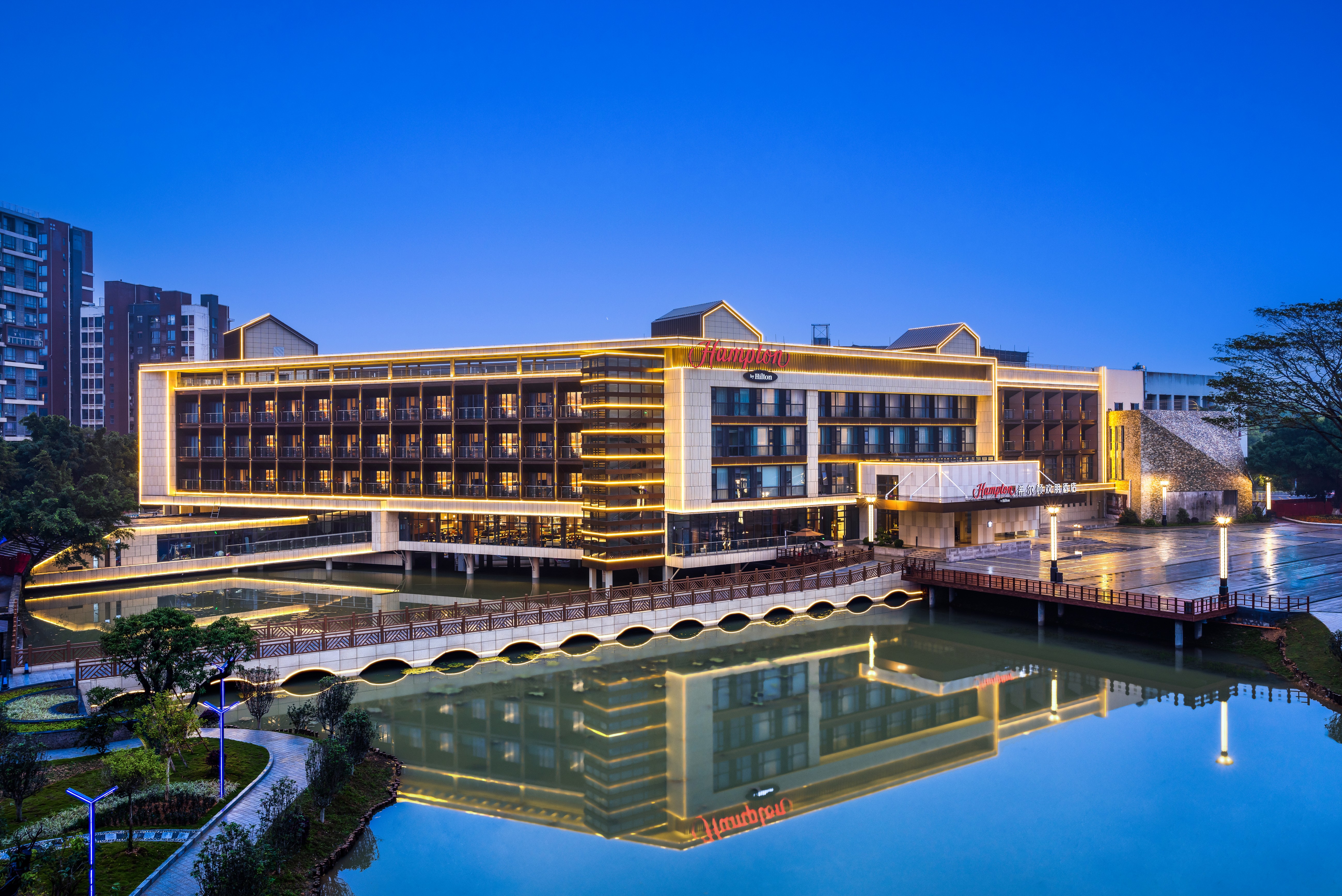 酒店界“六边形战士”?希尔顿欢朋的中高端赛道领跑术