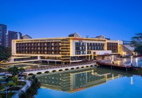 酒店界“六边形战士”?希尔顿欢朋的中高端赛道领跑术