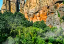 龟峰景区迎来2025年京津冀首趟专列旅游团，共赴春日浪漫之约！