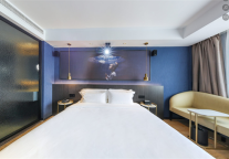 巨片电影酒店：数字化技术打造沉浸式娱乐体验