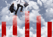 华侨城上半年亏损扩大 控股股东增持显信心