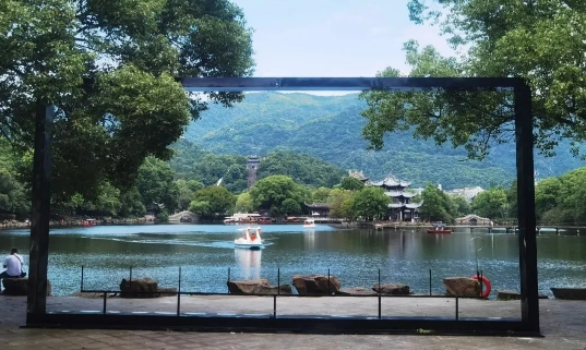 拿捏了，随地大小拍都是浪漫，“东湖画框”必须打卡