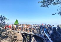 大年初二：上饶三清山景区红红火火，游人如织