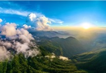 总要来明月山景区云谷飞瀑拍一次宿命感爆棚的战国袍吧～