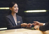 服务周到与卑微的服务