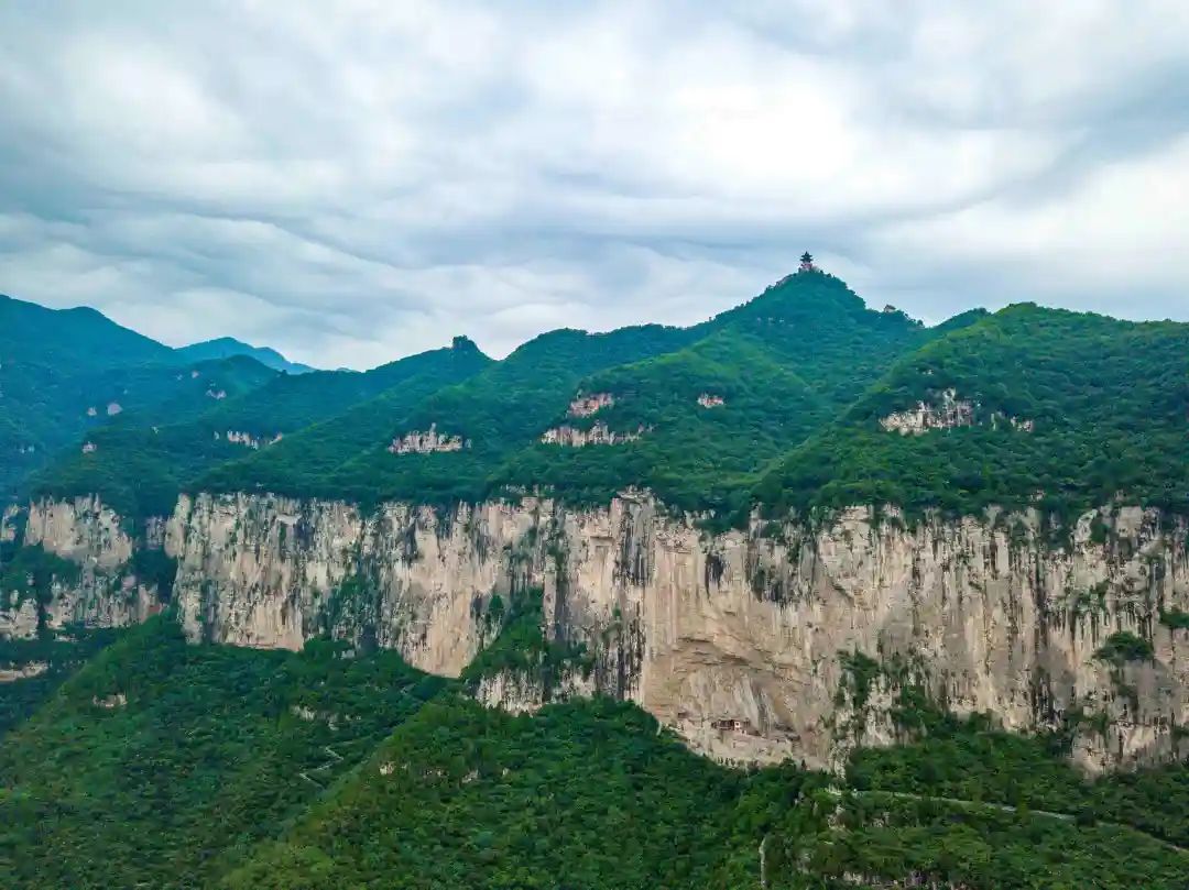 绝崖峭壁！“宝藏级”打卡胜地，就藏在云丘山景区这里！