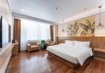 选贝壳酒店，知泉城之秋   