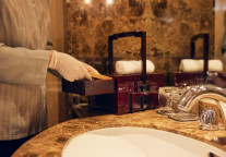 两面针连续发布多则高层管理人事变动