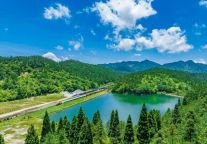 同学们，来免票游明月山景区啦！