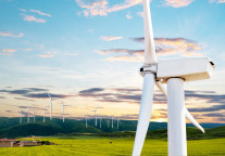 2025《政府工作报告》：发展绿色低碳经济，推进碳达峰碳中和