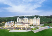 银发经济新蓝海：“康养 + 酒店”—— 锦江酒店度假系列的探索与启示