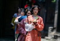 魏晋唐风，三峡人家景区点燃巴王寨国潮热