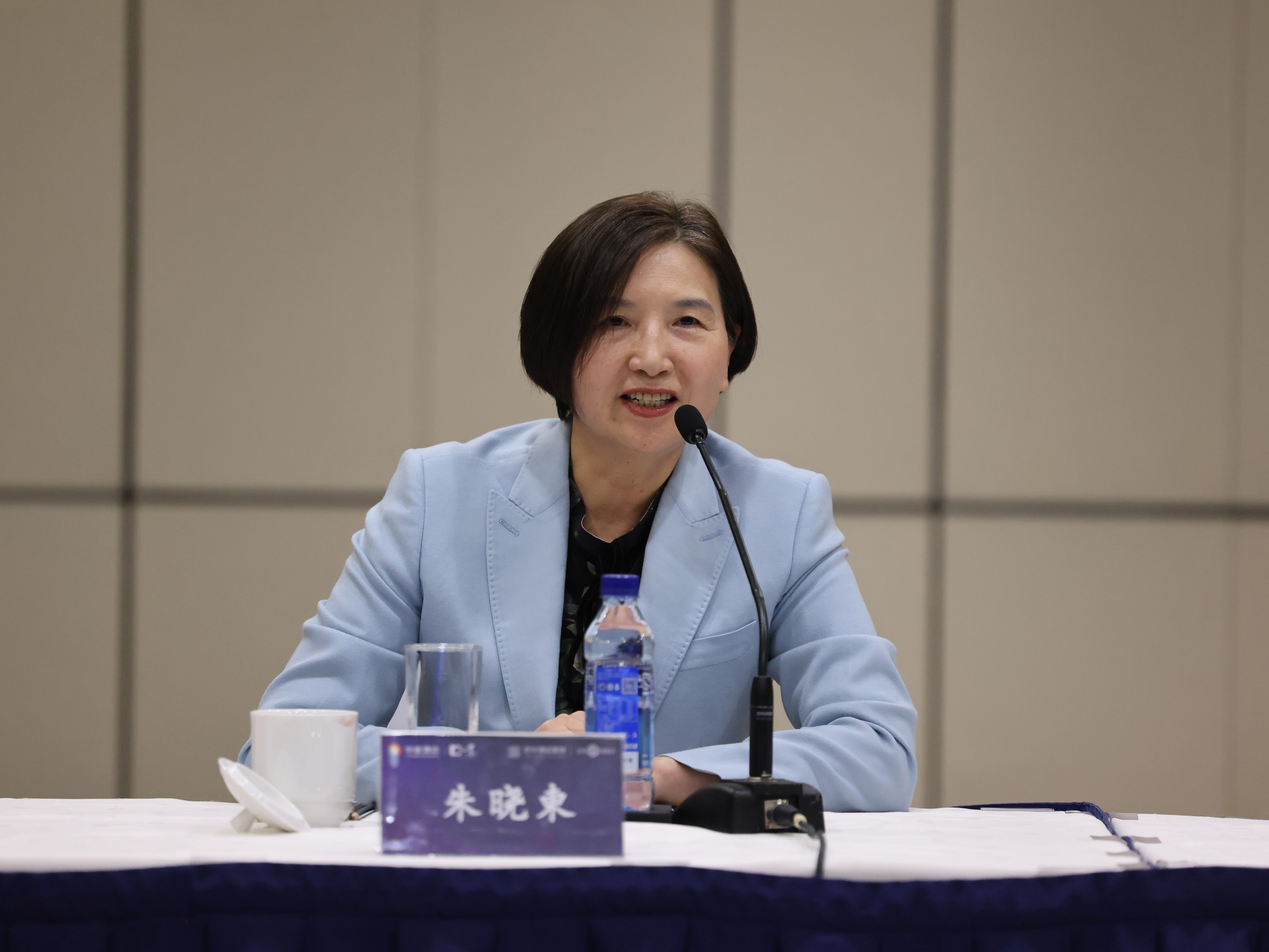 君亭酒店集团董事、总裁 朱晓東答媒体问.jpg