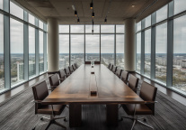 金陵饭店：选举控股股东董事长毕金标为公司新任董事长