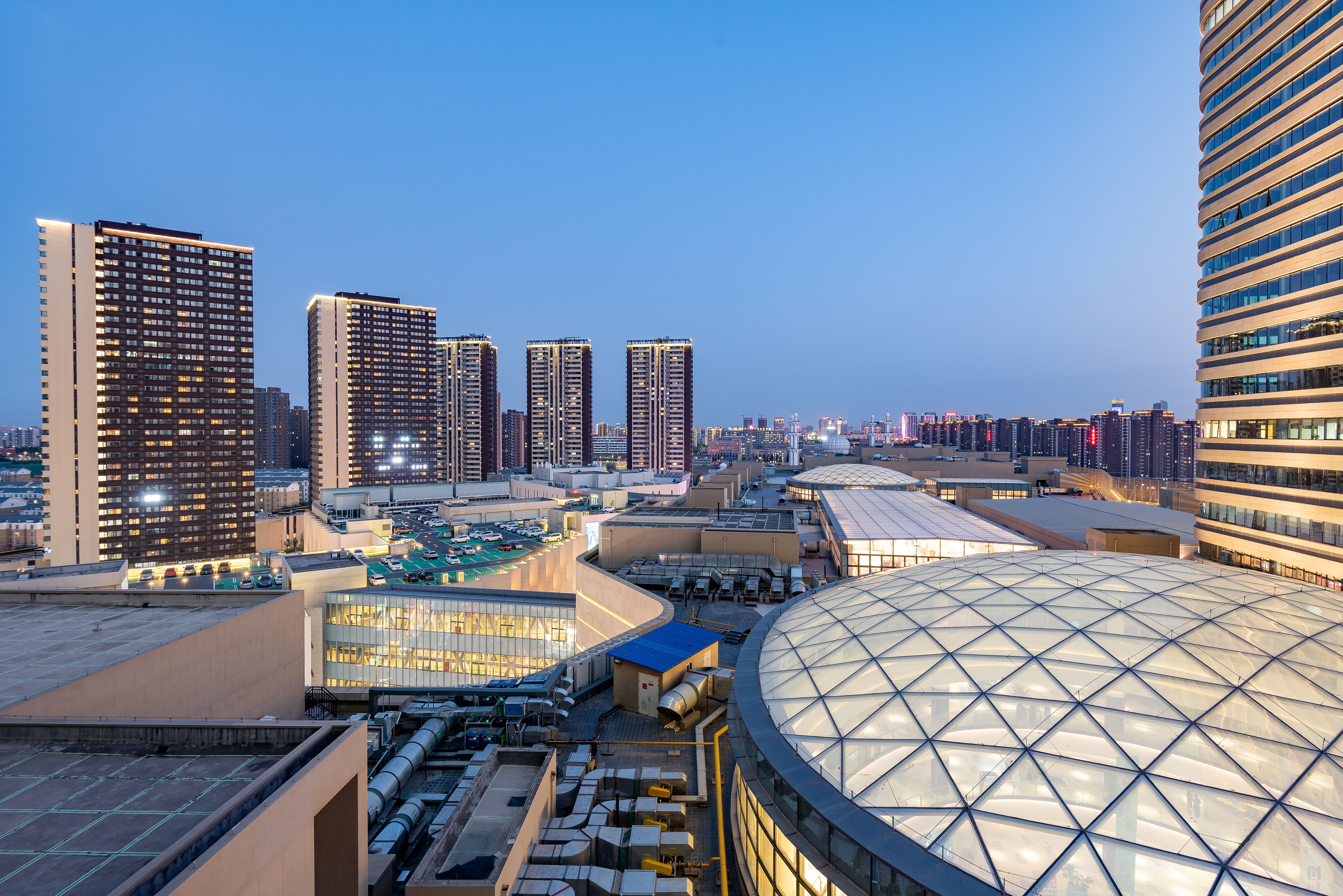 北京盘古大观多个豪华资产公开拍卖，总价高达59.4亿，涉及七星酒店