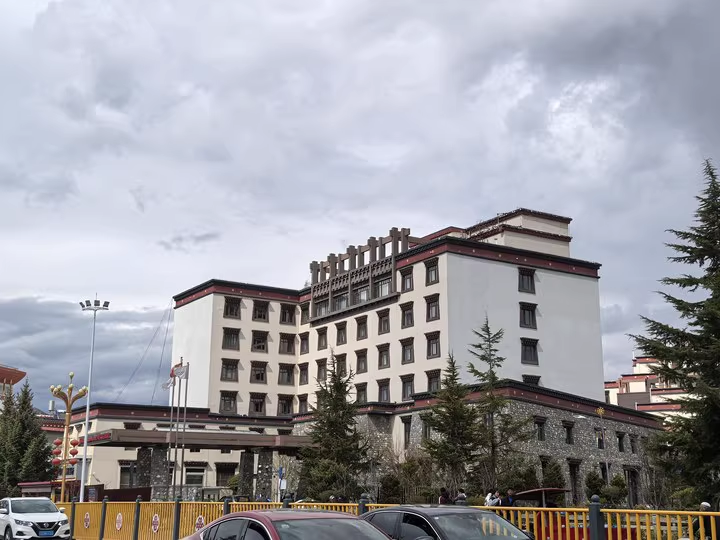 香格里拉实力希尔顿花园酒店.png