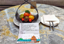 手绘欢迎卡，青岛万达文华酒店迎客有新意