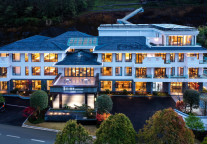 加速布局度假市场，腾冲半山温泉晖廷云居酒店开业，开启高品质度假新篇章