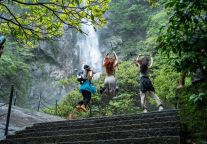 一觉醒来，我重生在了明月山粘土世界……