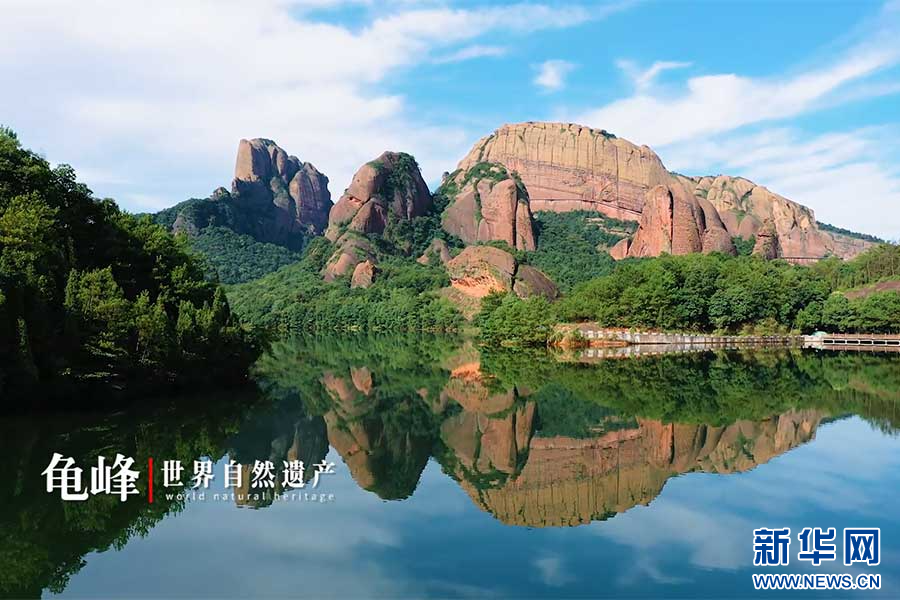欣赏龟峰景区丹山碧水的神奇景色