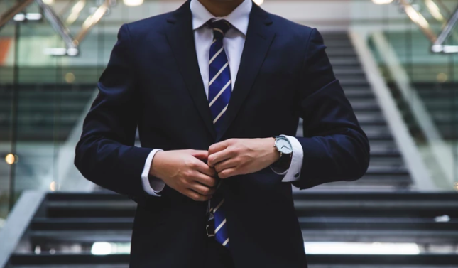 锦江酒店聘任毛啸先生为公司副总裁