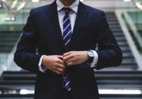 锦江酒店聘任毛啸先生为公司副总裁