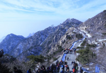 迎战雨雪寒潮，泰山景区暂停开放