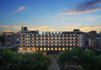 新疆，一生至少去三次！在「塞外江南」住国风酒店，推窗可览绝美的天山雪景！