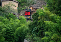 途家民宿：“新银发”开启错峰游，多人预订占比翻番、特色房源出圈