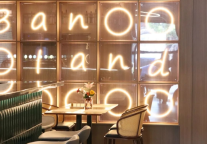 乡野闲适+都市精致=？旅悦花筑般蓝，重塑都市旅行表达