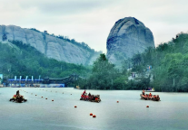 江西弋阳龟峰景区举办第三届龟峰龙舟赛