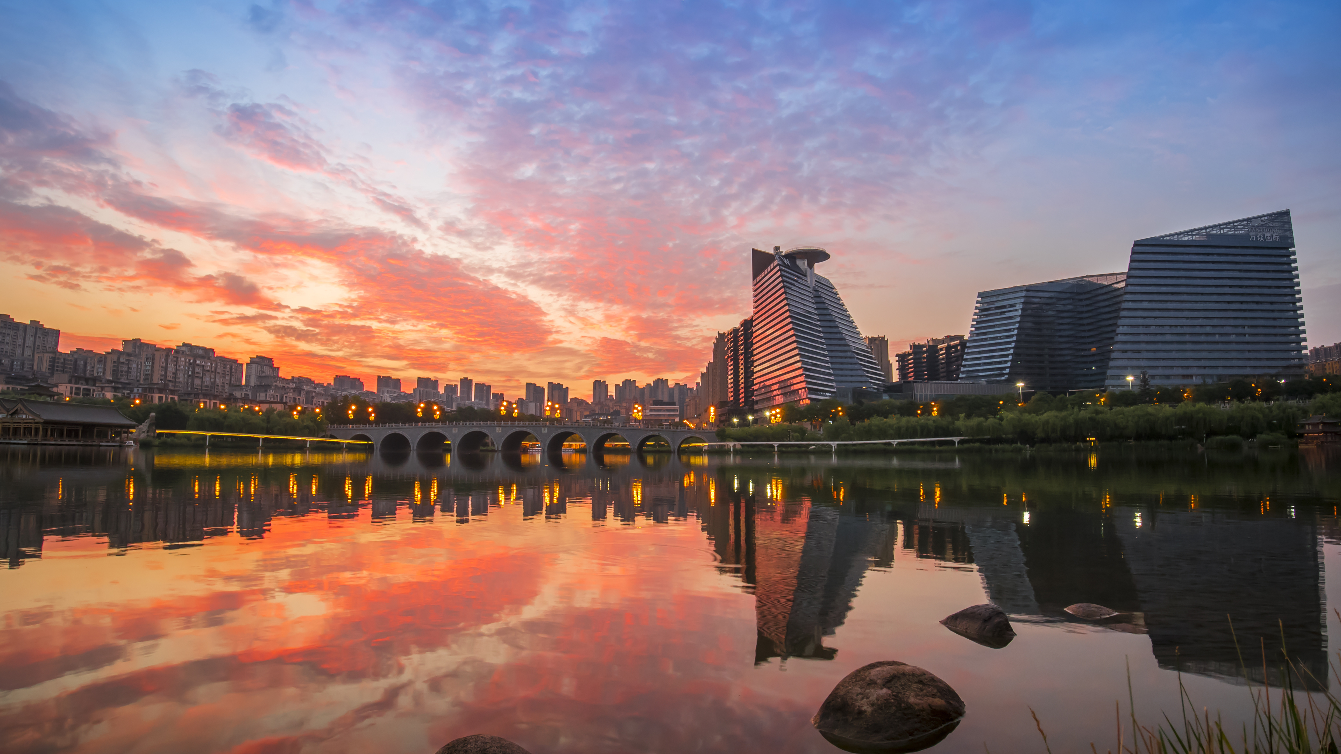 曲江文旅：公司控股股东累计被冻结约7769万股