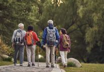 机票价格大幅下降，银发人群成淡季旅游市场主力军