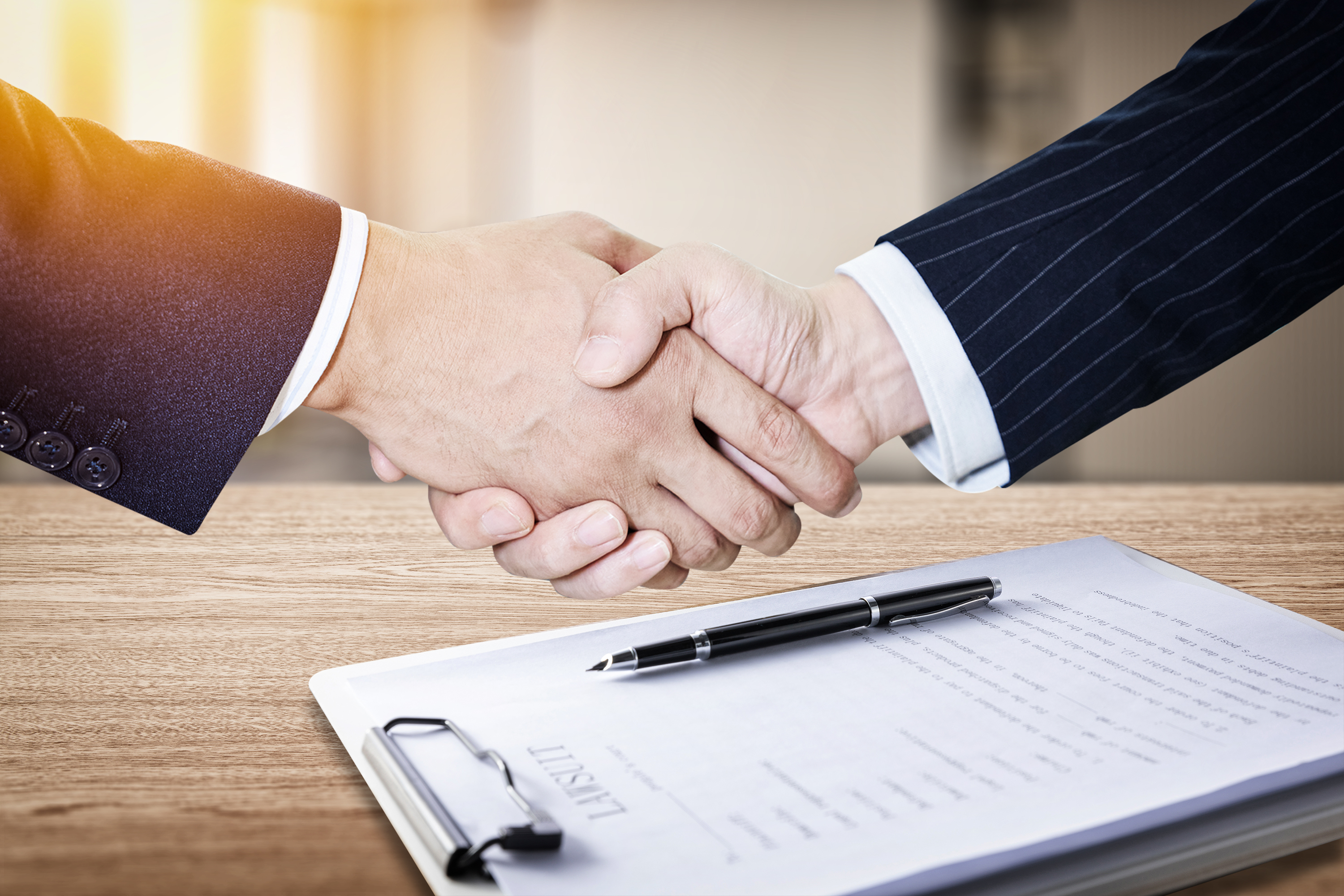 龙冈旅游集团与上海大漠举行签约仪式