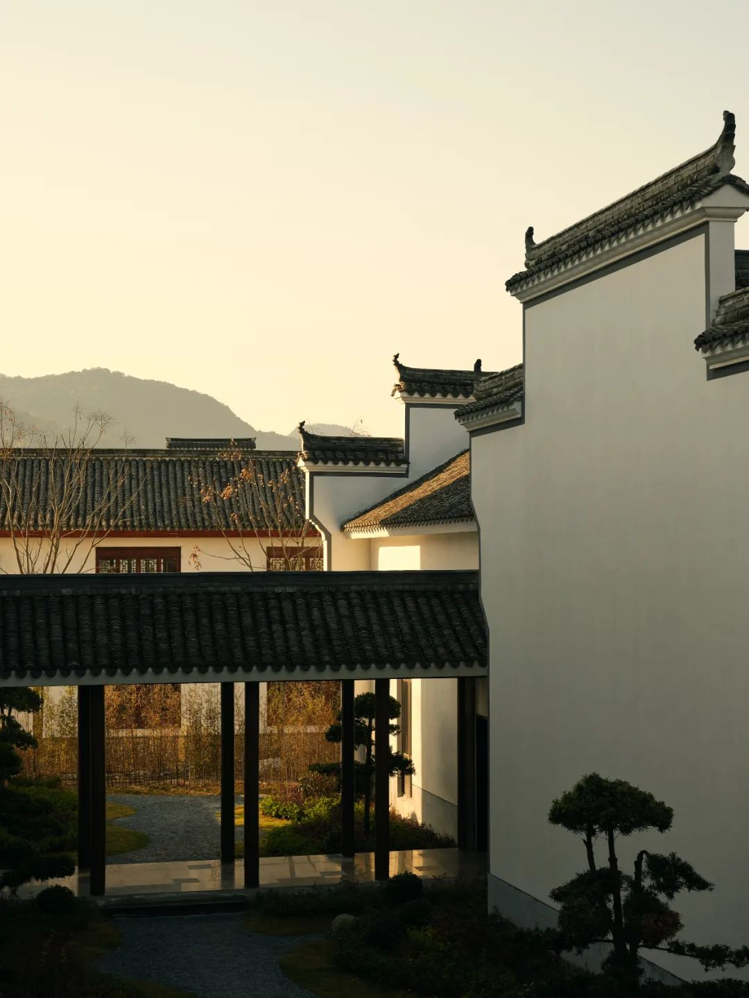四店齐发，闪耀山海，东呈度假版图越拼越美！